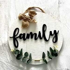 Family round sign